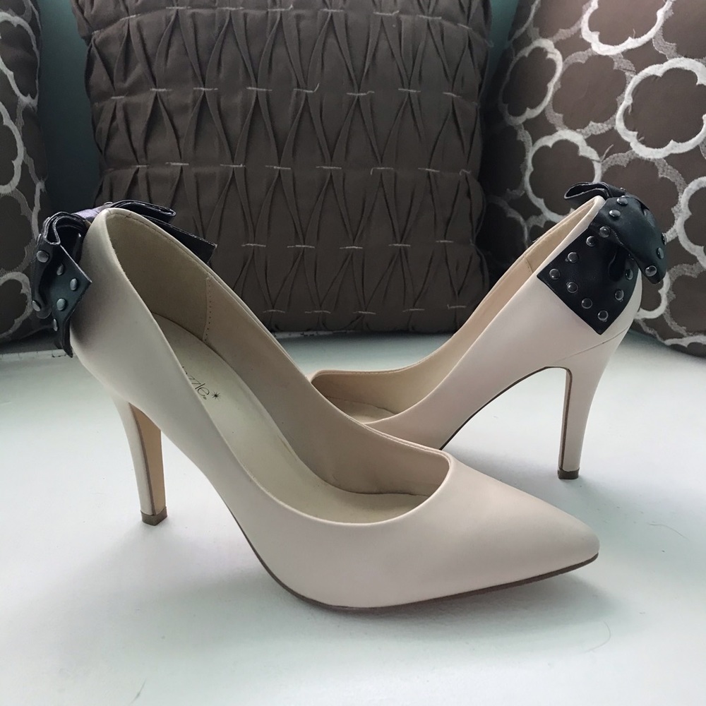 Nude Heels Shoe Dazzle size 8.5